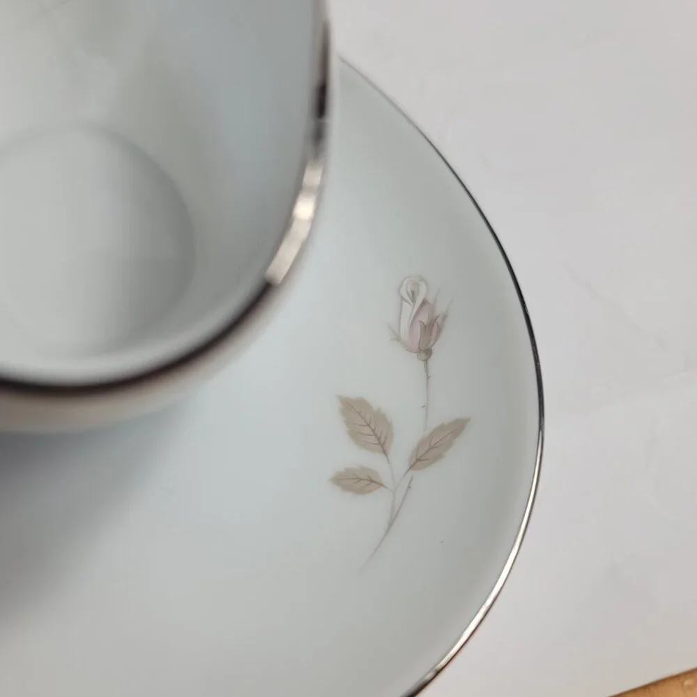 Noritake Sweet Talk Gravy Boat with Underplate White with Pink & White Roses